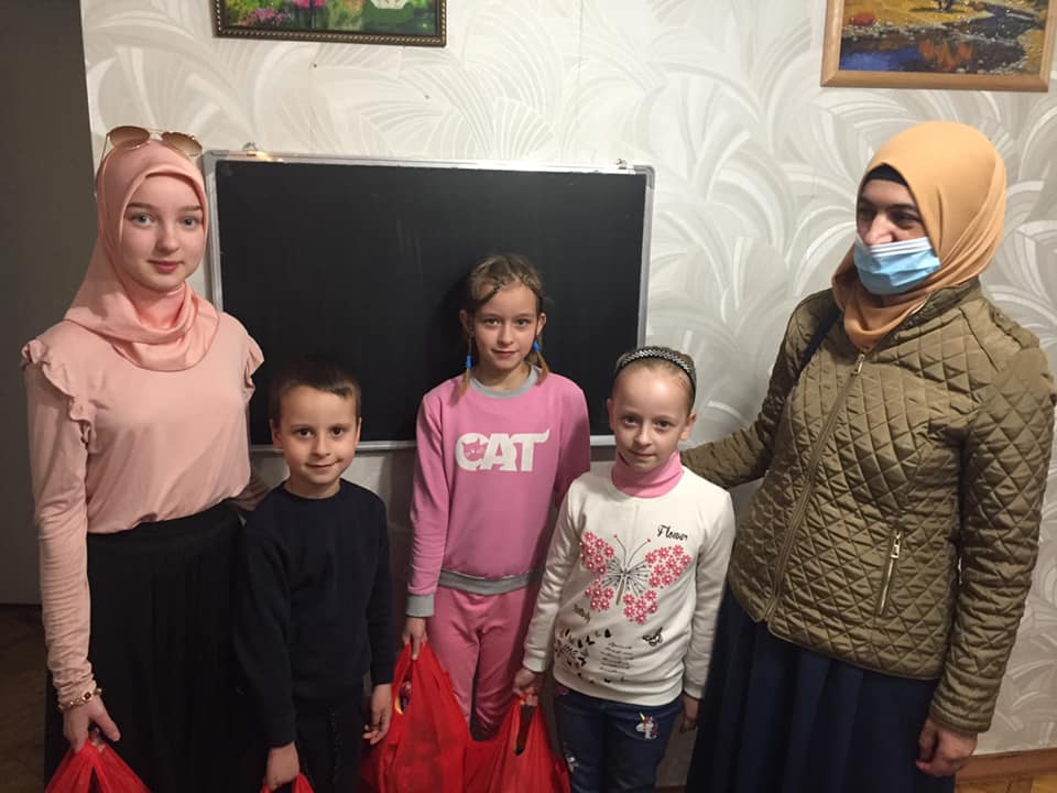 «Солодкий іфтар» у Запоріжжі: діти з неповних сімей отримали подарункові пакунки