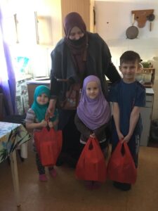 «Сладкий ифтар» в Запорожье: дети из неполных семей получили подарочные пакеты