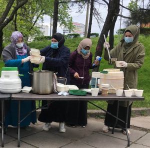 гарячі обіди для безхатченків