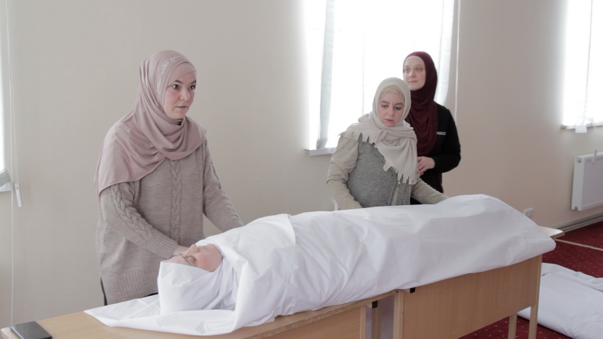 Необхідні знання для мусульманок: тренінг з обмивання небіжчиць провели в ІКЦ Києва