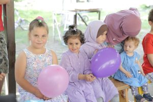 Волонтерки Ліги мусульманок привезли подарунки дітям на Вінничині