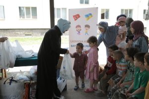 Волонтерки Ліги мусульманок привезли подарунки дітям на Вінничині